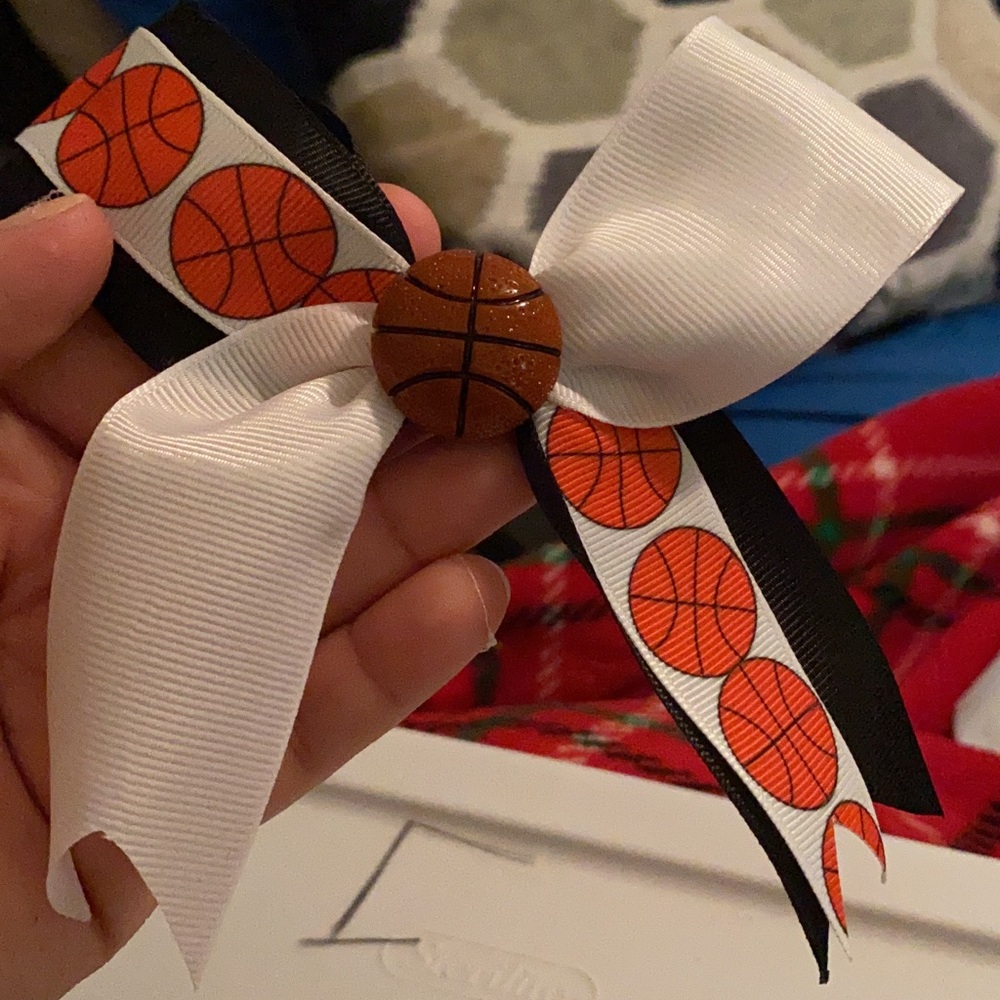 Customizable hair bows with barette clip